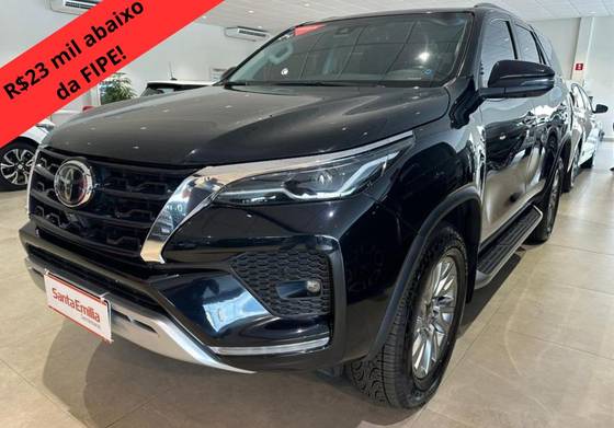 TOYOTA HILUX SW4 2.8 D-4D TURBO DIESEL SRX 7L 4X4 AUTOMÁTICO